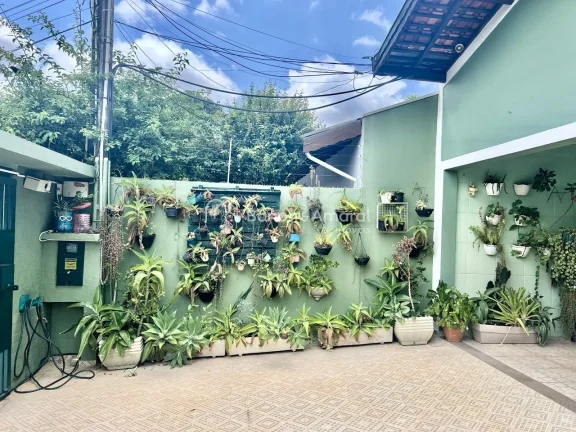 Imagem São 2 casas completas, uma térrea em cima e outra térrea, embaixo, com total privacidade
Tem uma ...