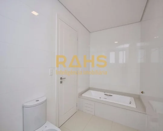 Imagem Chegou a hora de voltar às origens. O Newport resgata o melhor da construção tradicional de alto ...