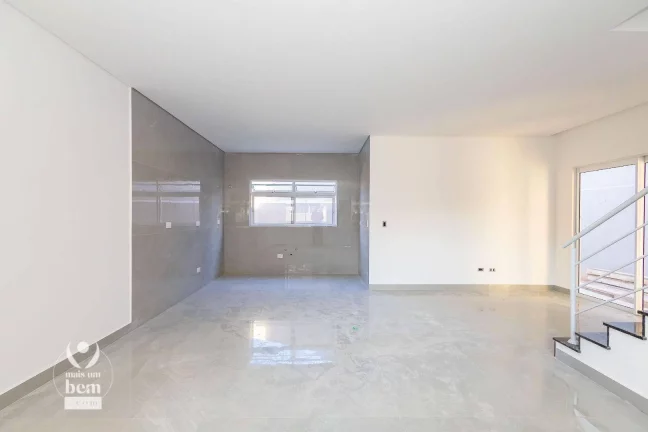 Imagem Sobrado em Condomínio Fechado à venda no Bairro Alto. 3 Quartos, Suíte, terraço com churrasqueira e 2 Vagas de garagem