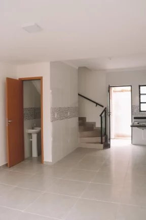 Imagem Sobrado de Condomínio com 2 dorms, Maracanã, Praia Grande - R$ 260 mil, Cod: 2272