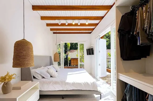 Imagem Casa com 3 dormitórios sendo 2 suítes com jardim e piscina Praia de Taquaras, Balneário Camboriú SC