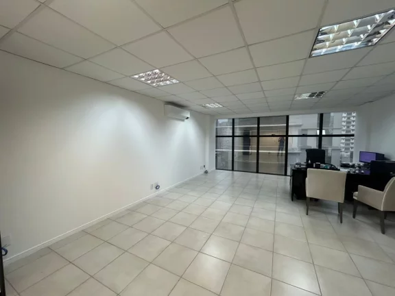 Imagem Sala Comercial para Venda em Florianópolis / SC no bairro Centro