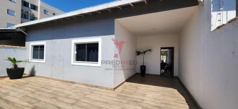 Imagem Casa Mobiliada de 4 Quartos, Piscina Churrasqueira, garagem para 4 Carros,Parq das árvores
