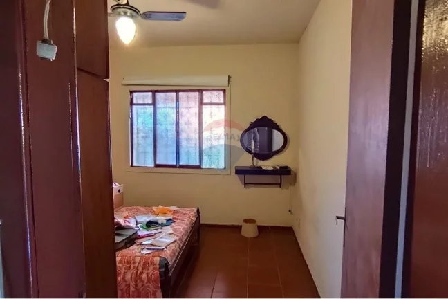Imagem Casa com três quartos, Perto da Praia e da Praça da 70, Itaipuaçu Terreno completo