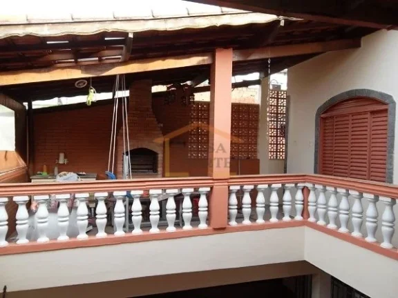 Imagem Sobrado de 210 m², totalmente reformado em porcelanato, com 3 dormitórios, sendo 1 suite com hidro...