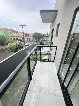Imagem Sobrado com 3 quartos (1 suíte), 120m² de construção, acabamento moderno e excelente localização na região sul de Londrina