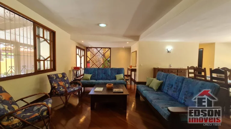 Imagem Magnífica casa com Piscina em Itacoatiara, Niterói - RJ