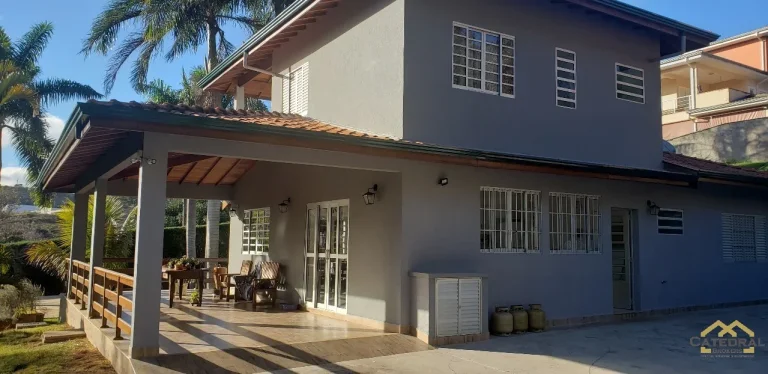 Imagem Belíssima Chácara Térrea à venda no Vale Azul