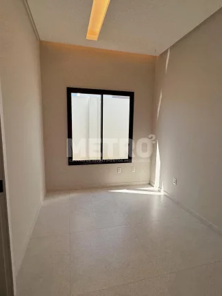 Imagem Casa à venda no Alphaville com três suítes, gourmet com piscina e churrasqueira