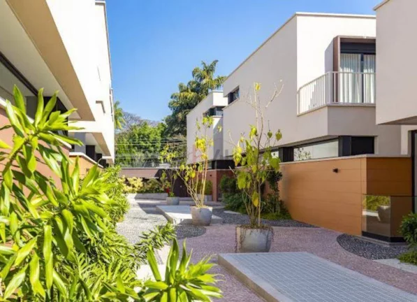Imagem Casa de 487 m² com 4 suítes e 4 vagas no Condomínio Garda, Jardim Cordeiro.