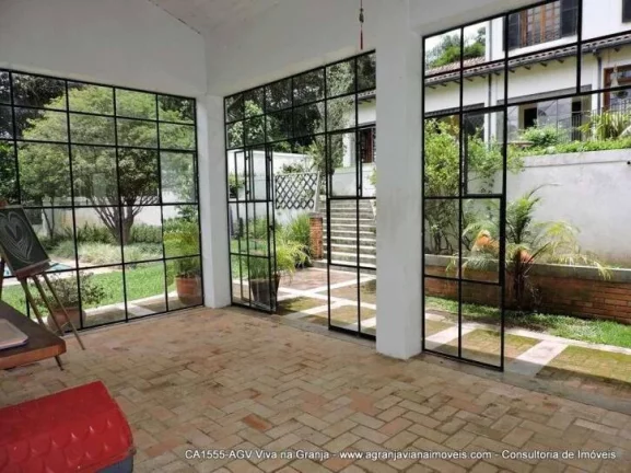 Imagem Cond Forest Hills - Casa Colonial, 4 sts e piscina! Ao lado do clube! GV