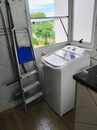 Imagem Aconchegante apartamento com excelente projeto de iluminação e rico em armários. O living para do...