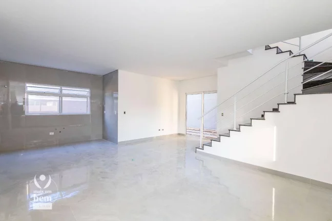 Imagem Sobrado em Condomínio Fechado à venda no Bairro Alto. 3 Quartos, Suíte, terraço com churrasqueira e 2 Vagas de garagem