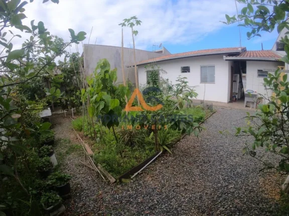 Imagem Casa com 3 dormitórios, sendo 1 suíte, na praia de Itajúba em Barra Velha / SC Adriano Carpes Imóveis vende