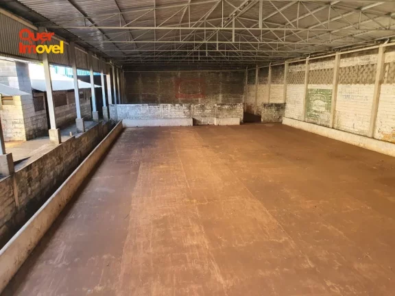 Imagem Galpão Comercial de 3 Banheiros, 2.700 m² na República, Ribeirão Preto-SP: Venda ou Locação.