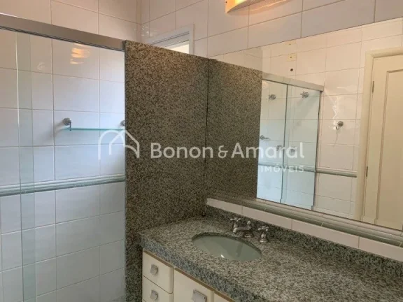 Imagem Lindo e aconchegante sobrado! No piso principal conta com um hall de entrada, uma das suítes na par...