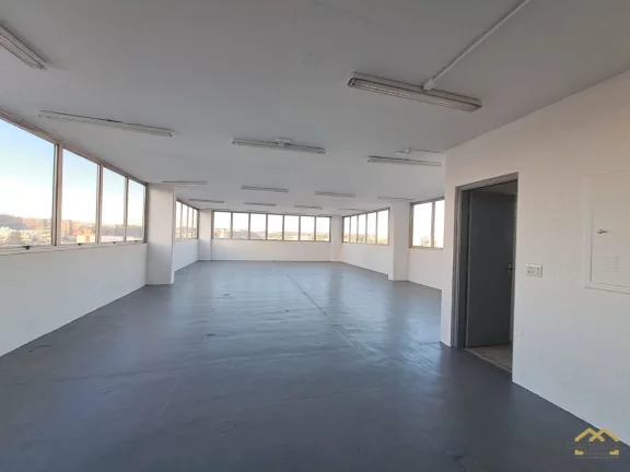 Imagem Sala Comercial com 2 vagas e 147m² no centro de Jundiaí/SP
