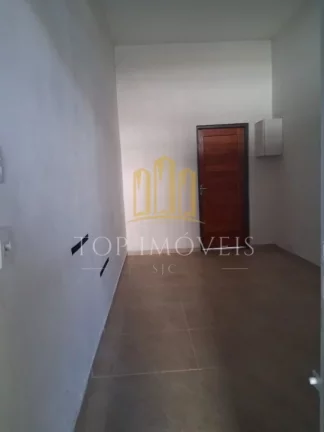 Imagem Espaçosa casa três dormitórios próximo ao shopping oriente