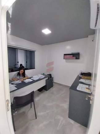 Imagem BARRACÃO/GALPÃO à venda com 384m² por R$ 1.800.000,00 no bairro Vargem Grande - PINHAIS / PR