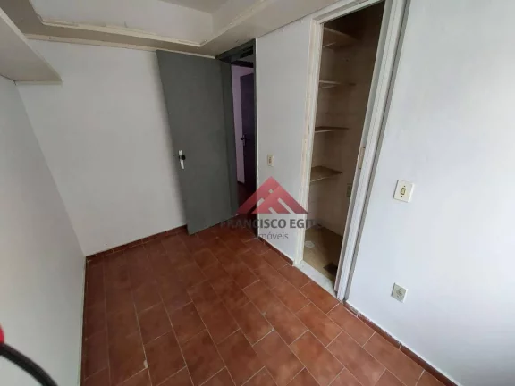 Imagem Apartamento com sala dois quartos,cozinha,area de serviço e a dependencia revertida para um terceiro quarto,colado ao super mercado Real,e próximo ao