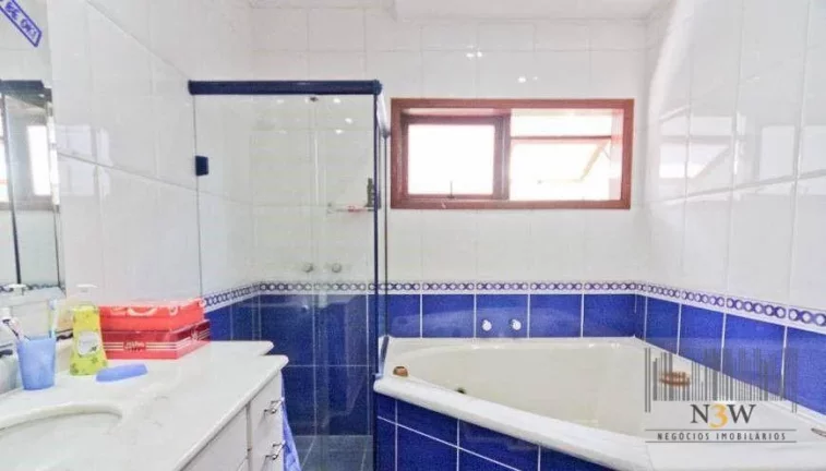 Imagem Casa à venda no City América São Paulo SP com 5 suítes, 8 banheiros e amplo quintal.