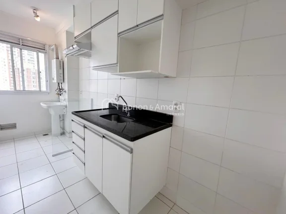 Imagem Apartamento em andar alto, com vista livre e sol da manhã

Em rua tranquila, o Condomínio Invite T...