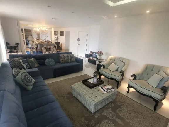 Imagem Apartamento com 185m2-3 suítes-3 vagas- 5 Banheiros - Sala Ampliada - Andar Alto