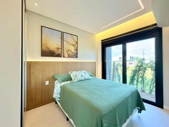 Imagem Casa em Condominio 4 Dormitórios - Bairro --