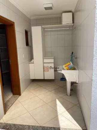 Imagem Sobrado com 4 dormitórios à venda, 395 m² por R$ 2.500.000 - Condomínio Shambala II - Atibaia/SP