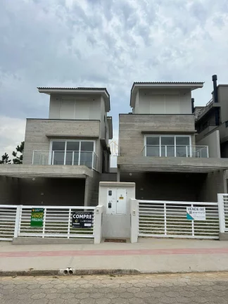 Casa NOVA de 3 suítes em Garopaba