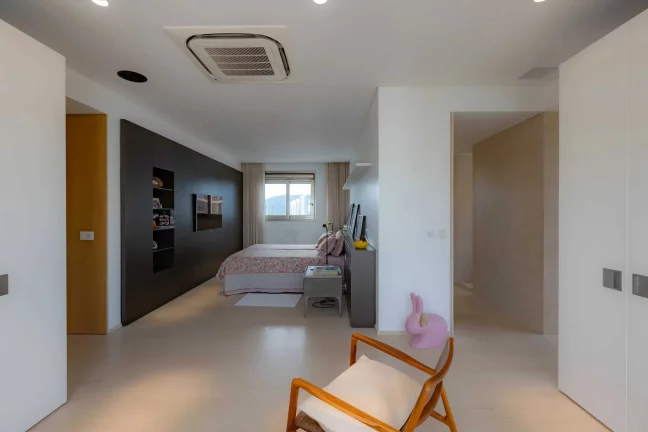 Imagem Apartamento mobiliado com 4 suítes e 5 vagas de garagem na Avenida Atlântica em Balneário Camboriú