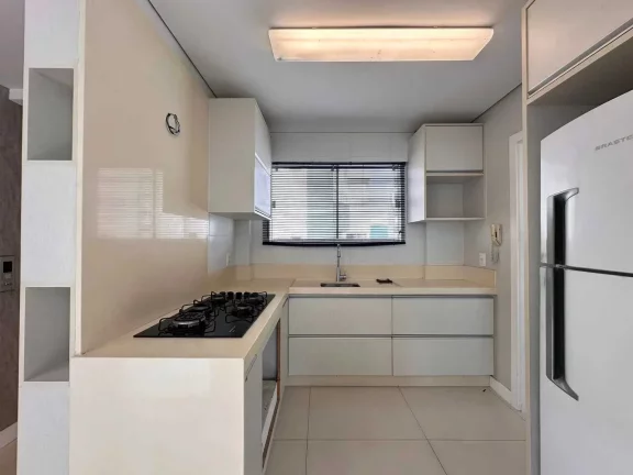 Imagem Apartamento com 3 dormitórios sendo 1 suíte e 1 vaga de garagem na Meia Praia, Itapema/SC