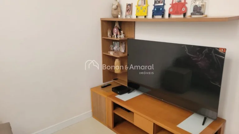 Imagem Casa à venda em condomínio fechado em Valinhos, com três suítes, salas de estar e jantar integra...