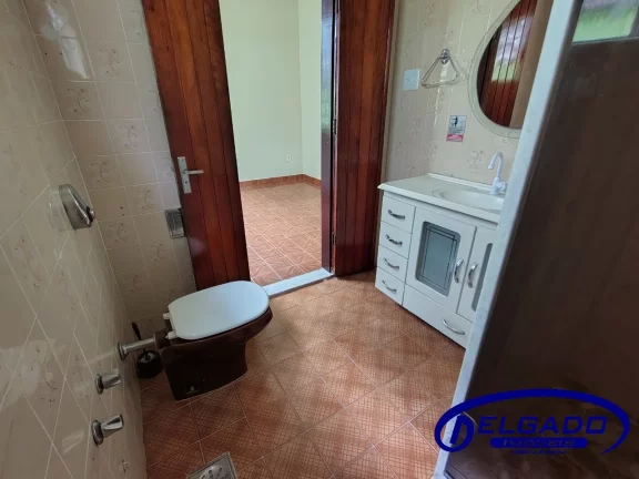Imagem DELGADO aluga CASA fins COMERCIAIS em VENDA DAS PEDRAS, Itaboraí-RJ, com 4 quartos, 2 suítes, 2 salas, 1 banheiro, 6 vagas de garagem!