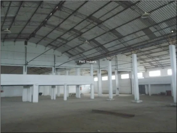 Imagem Galpão com 7800m2 em Itaquaquecetuba - SP