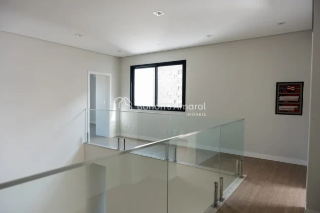Imagem Sobrado em condomínio com 235m² de área construída.
São 3 dormitórios, sendo 3 suítes amplas ...