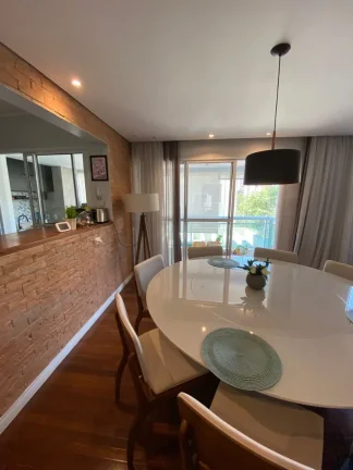 Imagem Apartamento com 3 suítes com marcenaria impecável, piso de madeira, ar condicionado e varanda gour...