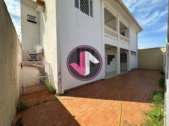 Imagem Aproveite a oportunidade de adquirir esta incrível casa localizada no bairro CPA I, em Cuiabá. Com...