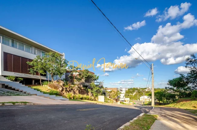 Imagem Lote com 1.000 m ² na Alameda das Tulipas - Parte Alta do condomínio.