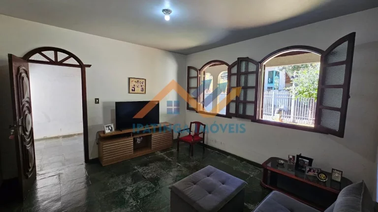 Imagem Casa térrea de 3 quartos e 2 vagas no Imbaúbas em Ipatinga Viva na área mais valorizada do bairro Imbaúbas em Ipatinga, pertinho do Coelho Diniz, Sesi e Aapi. Possui - Sala tv; - Sala de jantar; - C