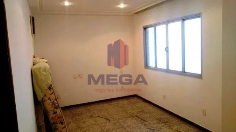 Imagem Residência com sete banheiros, três cozinhas, cinco quartos, escritório, três salas e muito mais!