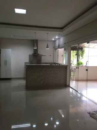 Imagem Excelente casa com 3 dormitórios, sendo 1 suíte, Agudos(SP)