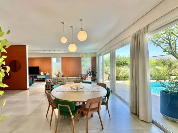 Imagem Casa em Condomínio a Venda no bairro Granja Viana - Carapicuíba, SP
