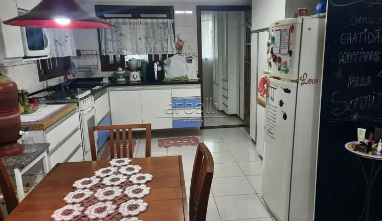 Imagem Sobrado com 242 metros quadrados, 3 dormitórios sendo 1 suíte com armários, 4 banheiros, 1 lavabo...