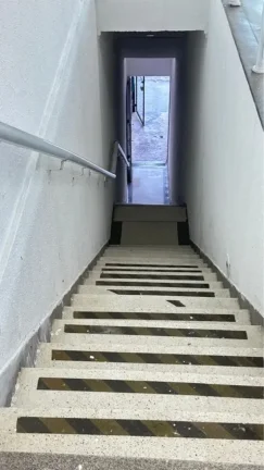 Imagem Salão Comercial de Alto Padrão para Locação em Sorocaba-SP, Jardim Maria Eugênia: 1 Sala, 2 Banheiros, 250m² de Área.