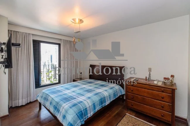 Imagem Excelente apartamento em Perdizes com elevador privativo, um por andar, 162m²
