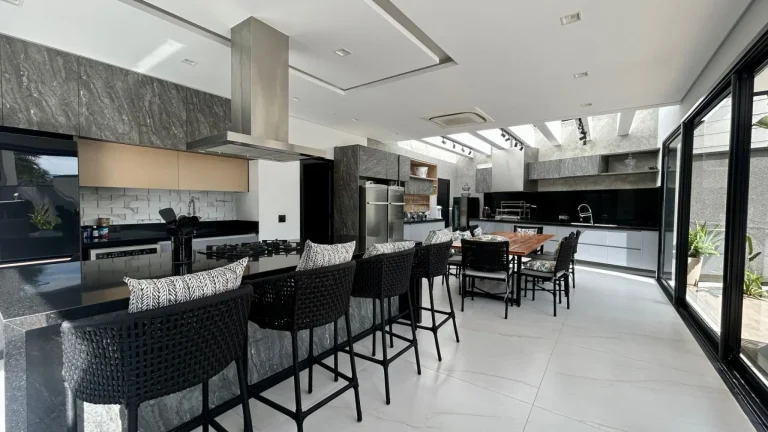 Imagem Imperdível! Casa à venda em Riviera de São Lourenço Módulo 04: 7 quartos, 7 suítes, 2 salas, 6 vagas de garagem, 427,73m² de área.