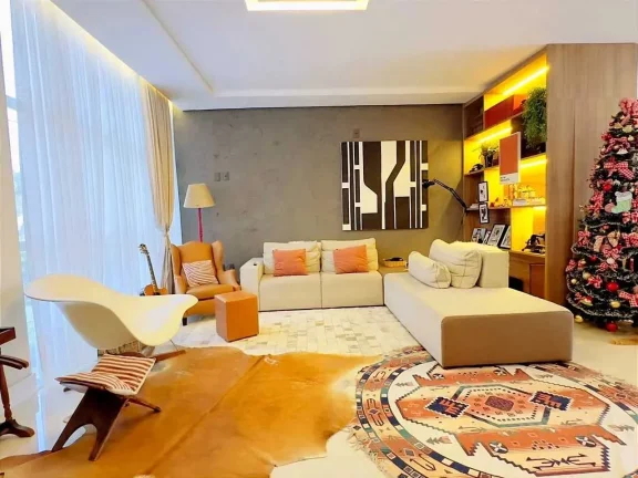 Imagem Casa mobiliada em condomínio fechado com 3 suítes e 4 vagas de garagem em Camboriú