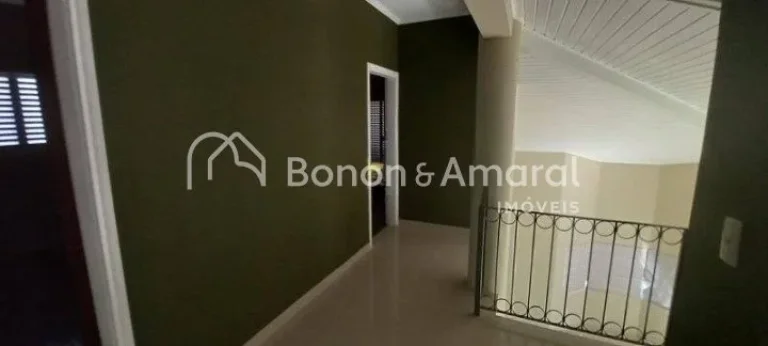 Imagem Linda casa à venda com design moderno no Jardim Botânico; suas acomodações contam com living de ...