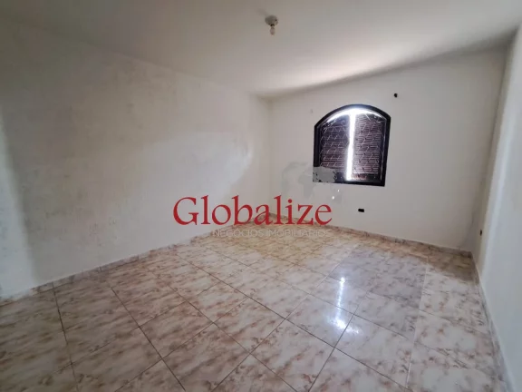 Imagem Casa à venda com 154m², 2 quartos, quintal, vaga para 3 carros por R$645.000,00 no Marapé em Santos